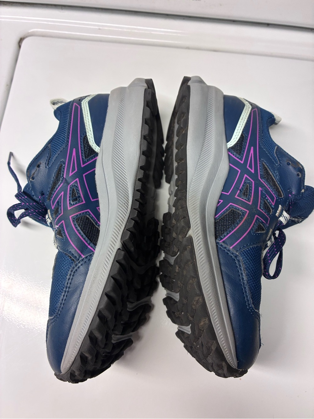 Women’s ASICS - Picture 3 of 7